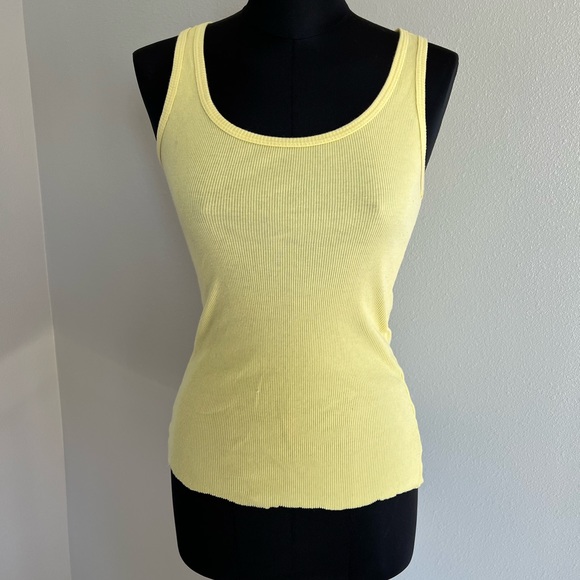 Bundle of womens size medium tank tops - Picture 10 of 12
